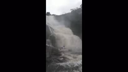 பொங்கல் விடுமுறை; கோவை குற்றாலத்தில் குவிந்த சுற்றுலாப்பயணிகள்