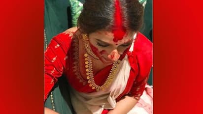 পুজোর ফ্যাশন স্টেটমেন্ট হোক ডিজাইনার ব্লাউজ, ট্রেন্ড সেট করছেন শুভশ্রী