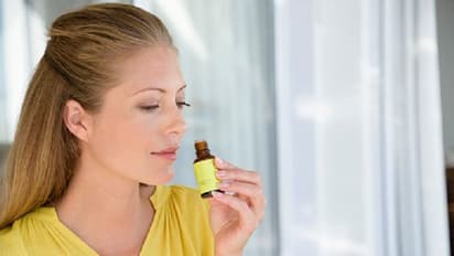 ಕಾಂತಿಯುತ ಚರ್ಮಕ್ಕೆ ಟೀ ಟ್ರೀ ಎಣ್ಣೆ ಮಾಡುತ್ತೆ ಮ್ಯಾಜಿಕ್