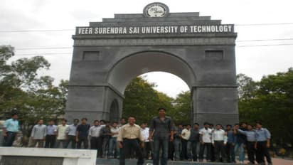 সিনিয়রদের ফরমানে জুনিয়রদের অর্ধনগ্ন নাচ,র্যাগিং-এর ভিডিও এখন ভাইরাল