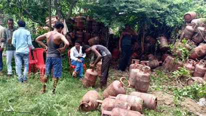 प्रधानमंत्री की उज्ज्वला योजना से खिलवाड़, झाड़ियों में छिपा रखे थे 5 हजार 'सिलेंडर'