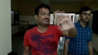 ফাঁদ পেতে ছিল সিবিআই, ট্রেন থেকে নামতেই শিয়ালদহে গ্রেফতার পৈলান কর্তা