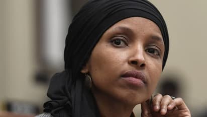 अमेरिका की दोहरी नीति: एक तरफ दोस्ती का हाथ तो दूसरी ओर अमेरिकी सांसद इल्हान उमर पहुंची पाकिस्तान के साथ पीओके