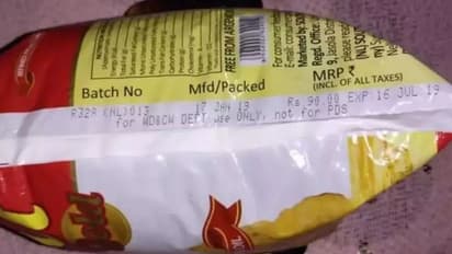 ఇదేనా ఆదుకునే పద్ధతి: వరద బాధితులకు కాలం చెల్లిన నూనె