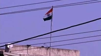 নামানো হল জম্মু-কাশ্মীরের পতাকা, উড়ছে শুধুই তেরঙ্গা! এবারও কি ভুয়ো খবর