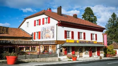 दुनिया का वह होटल जहां से पलक झपकते ही आप चले जाएंगे दूसरे देश में