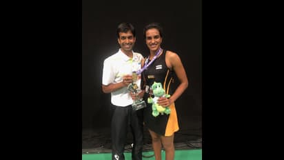 వరల్డ్ బ్యాడ్మింటన్ ఛాంపియన్ గా పివి సింధు... కేటీఆర్, హరీష్ల అభినందనలు