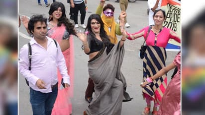 अपने जैसों को देखकर खुश तो बहुत थे, लेकिन बात-करते-करते रो भी पड़े ये लोग