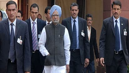 మౌనమునికి మోడీ షాక్: మన్మోహన్కు ఎస్పీజీ భద్రత ఉపసంహరణ