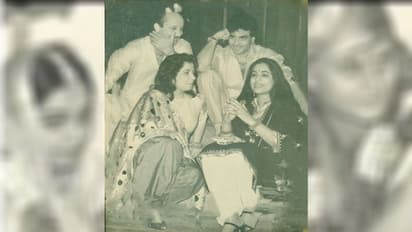 अनुपम खेर की शादी के पूरे हुए 34 साल, जानें थिएटर की दोस्ती प्यार में कैसे बदली