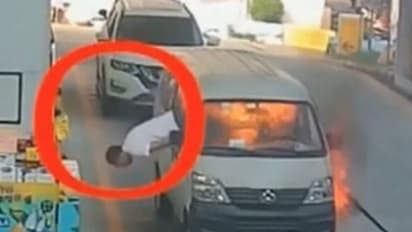 പെട്രോള് പമ്പില്വെച്ച് കാറിന് തീപിടിച്ചു; തലനാരിഴയ്ക്ക് രക്ഷപെട്ട് ഡ്രൈവര് - വീഡിയോ