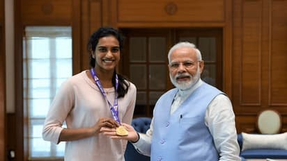 দেশের ফিরেই মোদীর কাছে সোনার মেয়ে! প্রধানমন্ত্রী বললেন দেশের গর্ব, ক্রীড়ামন্ত্রী দিলেন পুরস্কার
