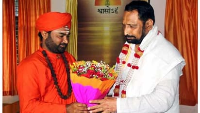 ಬಿಎಸ್ವೈ ಸಮಾನಕ್ಕೆ ನಾನು ಬೆಳೆಯಲು ಸಾಧ್ಯವೇ ಇಲ್ಲ : ಸವದಿ