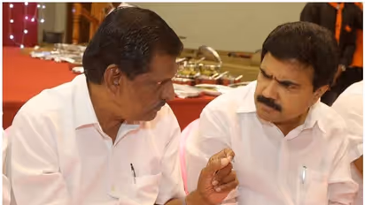 രണ്ടില ചിഹ്നം; കേന്ദ്ര തെരഞ്ഞെടുപ്പ് കമ്മീഷൻ ഉത്തരവിനുള്ള സ്റ്റേ ഈ മാസം 31 വരെ ഹൈക്കോടതി നീട്ടി