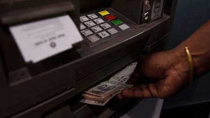 ஏ.டி.எம்.களில்  பணம் எடுக்கப்போறீங்களா..? இனி சிக்கல் தான்... வங்கிகள் அதிரடி வியூகம்..!