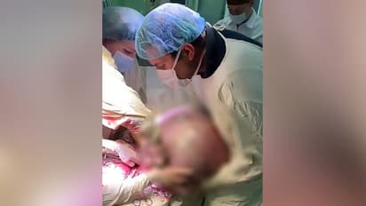 9 महीने की प्रेग्नेंट दिखती थी बुजुर्ग महिला, डॉक्टर्स ने पेट से निकाली खौफनाक चीज