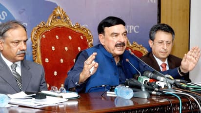 భారత్, పాక్ మధ్య అక్టోబర్లో యుద్ధం: పాక్ మంత్రి సంచలనం