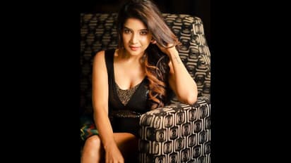 பார்வையாளர்களை நாய்கள் என்று திட்டியதற்காக பகிரங்க மன்னிப்புக்கேட்ட நடிகை சாக்ஷி...