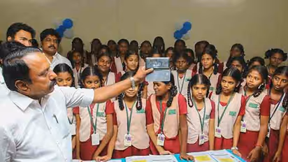 சிபிஎஸ்இ பாடத்திட்டங்களை மிஞ்சும் செங்கோட்டையனின் அசத்தலான அறிவிப்பு...  குவியும் வாழ்த்துக்கள்!!