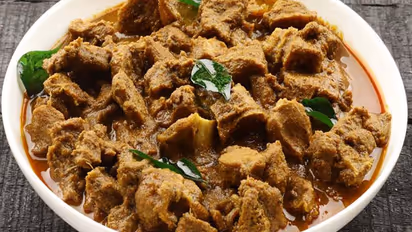 ತರಕಾರಿ ಮಾರುವ ನೆಪದಲ್ಲಿ ಗೋಮಾಂಸ ಮಾರಾಟ: ಪತ್ತೆ ಮಾಡಿದ ಗ್ರಾಹಕ