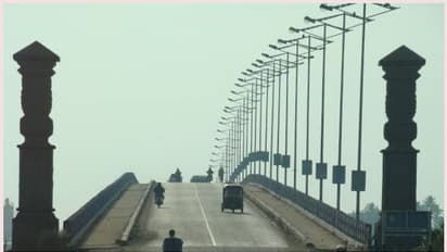 എറണാകുളം ഗോശ്രീ പാലത്തിൽ വിള്ളൽ; രാത്രി ചെറിയ വാഹനങ്ങൾ മാത്രം കടത്തിവിടാന് തീരുമാനം