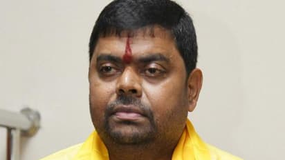 బాబుకి షాక్: వైసీపీలోకి అడారి ఆనంద్, విశాఖ డైరీ ఇక ఫ్యాన్ గుప్పిట్లోకి