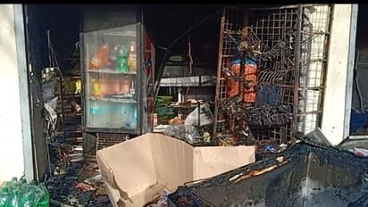 ചാരുംമൂട് ബേക്കറിക്ക് തീപിടിച്ച് ലക്ഷങ്ങളുടെ നഷ്‌ടം