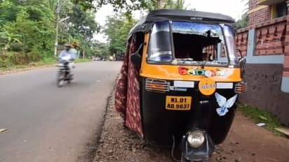 കാറിലെത്തിയ സംഘം പത്രം ഏജന്റിന്റെ കൈയും കാലും അടിച്ചൊടിച്ചു; റിക്ഷ തകർത്തു