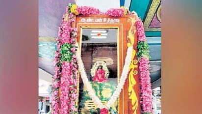 சிவன்மலை ஆண்டவர் கோவில் உத்தரவுப் பெட்டி… ஐம்பொன்னால் ஆன மகாலட்சுமி சிலை !! பக்தர்கள் பரவசம் !!