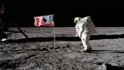 ചന്ദ്രനിൽ ഉപേക്ഷിച്ച 96 ബാ​ഗ് മനുഷ്യ വിസർജ്യം ഉപയോഗ യോ​ഗ്യമാക്കാമോ, ചലഞ്ചുമായി നാസ, 25 കോടി രൂപ സമ്മാനം