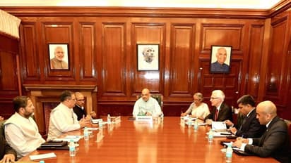 अब भगोड़े अपराधियों की खैर नहीं, इंटरपोल के सेक्रेटरी जनरल से मिले शाह