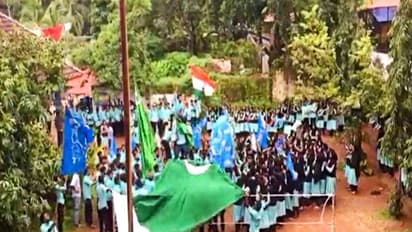 ক্যাম্পাসে পাকিস্তানি পতাকা ওড়ানোর অভিযোগ, সত্যি নাকি পতাকা বিভ্রাট, দেখুন ভিডিও