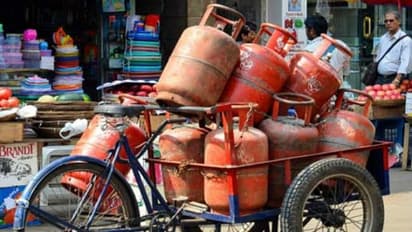 आज से महंगी हुई रसोई गैस, जानें क्या होगी कीमत