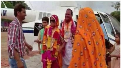 വിരമിക്കല് ദിവസം ഭാര്യയുടെ ദീര്ഘകാലത്തെ ആഗ്രഹം സാക്ഷാത്കരിച്ച് അധ്യാപകന്