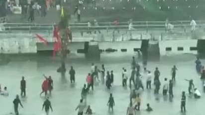 ಕಲ್ಲು ಹೊಡೆಯುವ ಹಬ್ಬದ ಆಟ : 400 ಮಂದಿಗೆ ಗಾಯ!