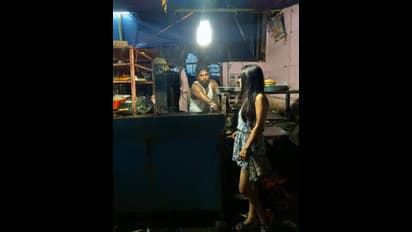 நள்ளிரவு..! இருள் சூழ்ந்த நேரம்..! தெருக்கடையில் தன்னந்தனியாக நின்ற நடிகை த்ரிஷா..!