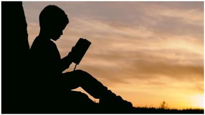 ಚಡ್ಡಿಯಲ್ಲಿ ಮೂತ್ರ ಮಾಡಿಕೊಂಡ ಬಾಲಕನಿಗೆ ಹೀಗ್ ಹೊಡೆಯೋದಾ!