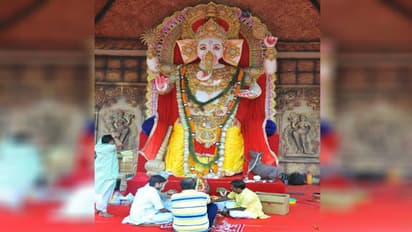 গণেশের আরাধনায় মাতোয়ারা গোটা দেশ, সোশ্যাল মিডিয়ায় উঠে এল সেই ছবি