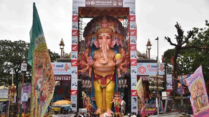 ఖైరతాబాద్ గణేష్: చిరు వ్యాపారులకు  లాభాల పంట