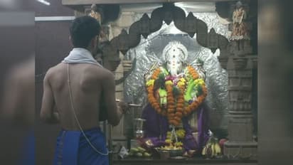 মহামারি আবহে পুরোহিত ছাড়া করুন গণেশ পুজো, এই নিয়মগুলি মেনে সংসারে আনুন সমৃদ্ধির ছোঁয়া