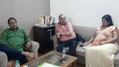 মান ভাঙালেন মুকুল, বিজেপি-তেই থাকছেন শোভন- বৈশাখী