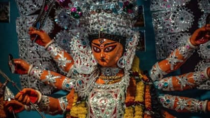 সাবর্ণ রায়চৌধুরী আটচালা দুর্গাপুজো, আটটি বাড়িতে পূজিত হন মা দুর্গা