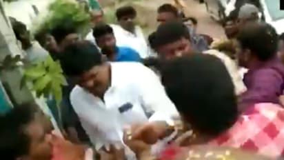 వైసీపీ బాధితుల తరలింపుకు యత్నం: బాబు వస్తేనే కదులుతామంటున్న జనం