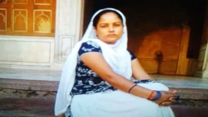 মাঝরাস্তায় হামলা স্বামীর, এলোপাথাড়ি কোপে শিলিগুড়িতে নিহত তরুণী