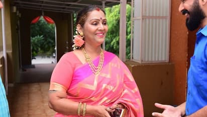 என்ன காண்டம் யூஸ் பண்றேன்னு கூட கேட்பியா... வம்பிழுத்த நெட்டிசனுக்கு பாத்திமா பாபு கொடுத்த செருப்படி ரிப்ளை