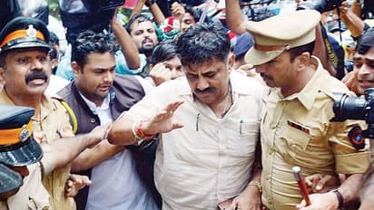 চিদম্বরমের পর কেন্দ্রীয় সংস্থার জালে আরও এক কংগ্রেস নেতা, গ্রেফতার হলেন শিবকুমার