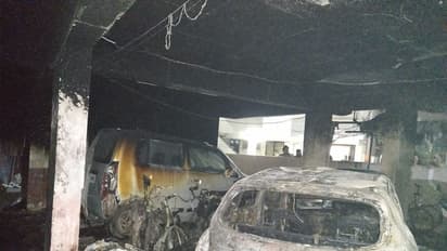 గణేష్ మండపంలో అగ్ని ప్రమాదం: వాహనాలు దగ్దం