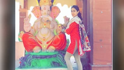 PHOTOS: सारा अली खान ने की गणपति बप्पा की पूजा, यूजर्स बोले- 'अब ये इस्लाम खतरे में पड़ जाएगा'