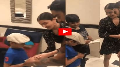 ‘నా ఆటో గ్రాఫ్ కావాలా?’ విరుష్క జోడికి ఏడేళ్ల బుడతడు షాక్