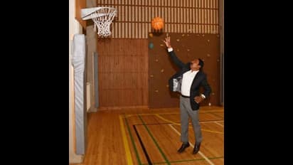 ஆட்டம் காட்டும் செங்கோட்டையன்..! பின்லாந்தில் பட்டைய கிளப்பியும் அதிரடி அமைச்சர்..!